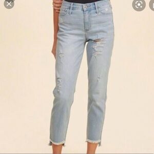 ✨3/$20✨ Hollister Boyfriend High Rise Distressed Light Wash Jeans. Size 1 25 W